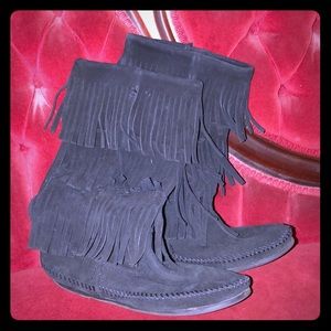 Black suede fringe Minnetonka moccasin boots!!!